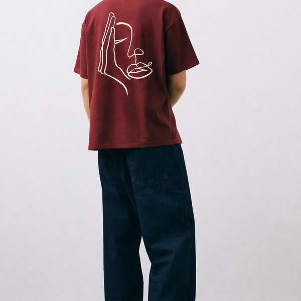 🟡 PRÉCOMMANDE: T-shirt Minimaliste Brodé 100% Coton – Design Visage Caché