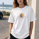 🟡 PRÉCOMMANDE: T-shirt Minimaliste Brodé 100% Coton – Design Lune/Soleil (F) Rich.Art