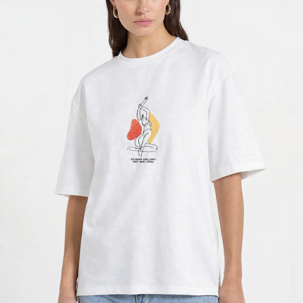 T-shirt – Broderie Femme Assise