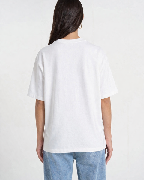 Femme Assise – T-shirt Brodé One Line Art
