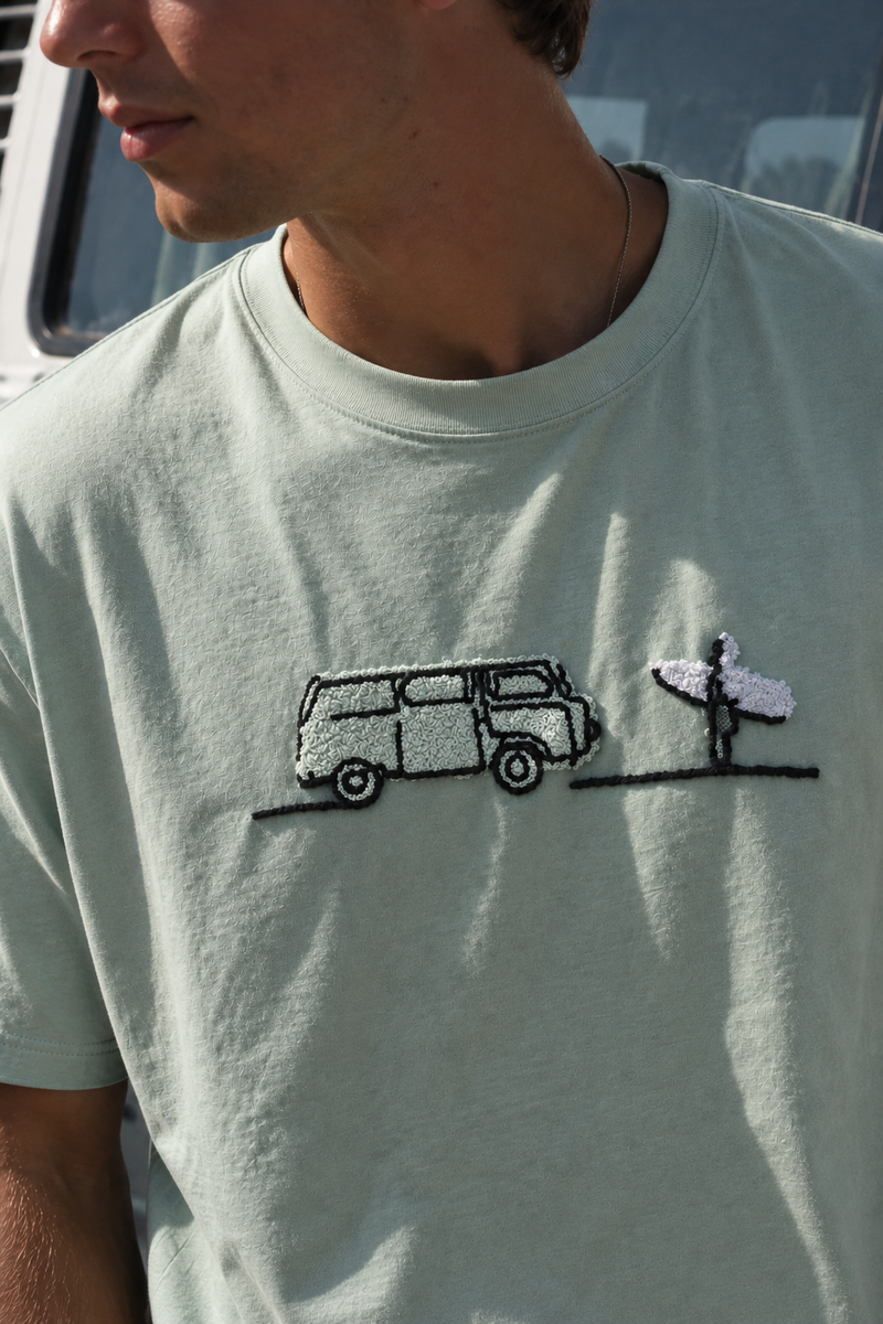Van Escape T-Shirt Broderie Peluche Van & Surf – Rich.Art