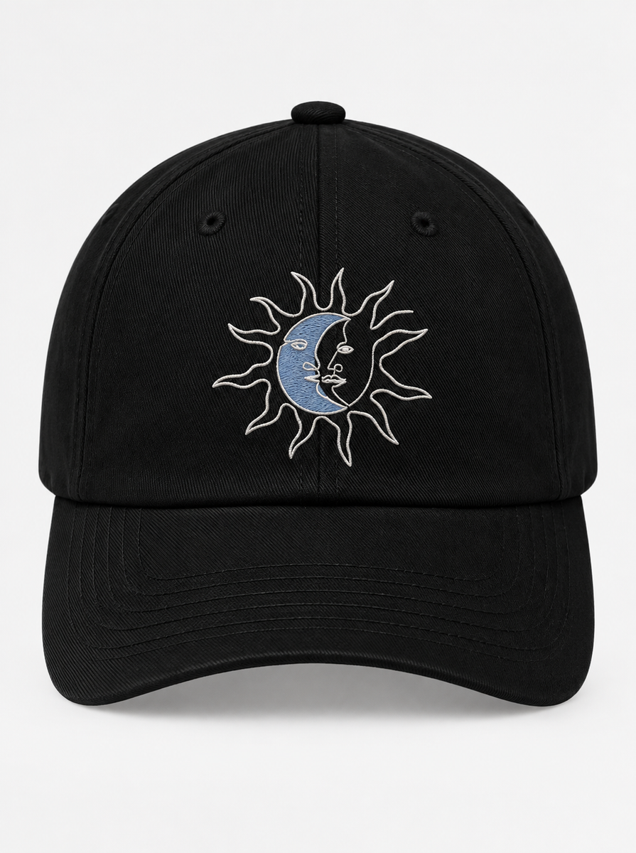 Sonne/Mond – Bestickte Kappe