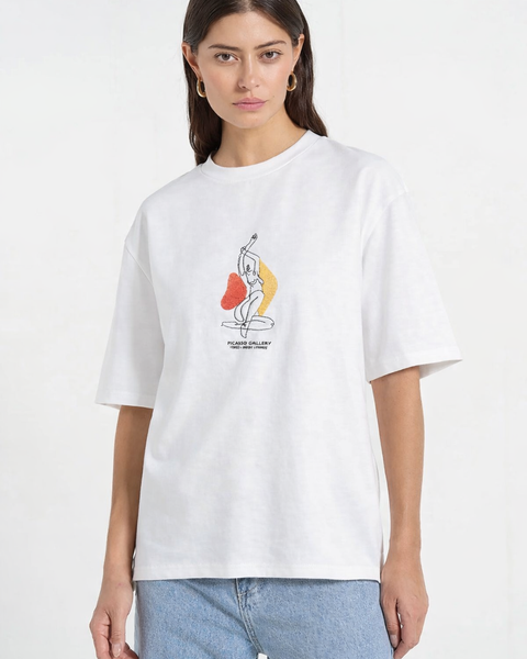 Femme Assise – T-shirt Brodé One Line Art