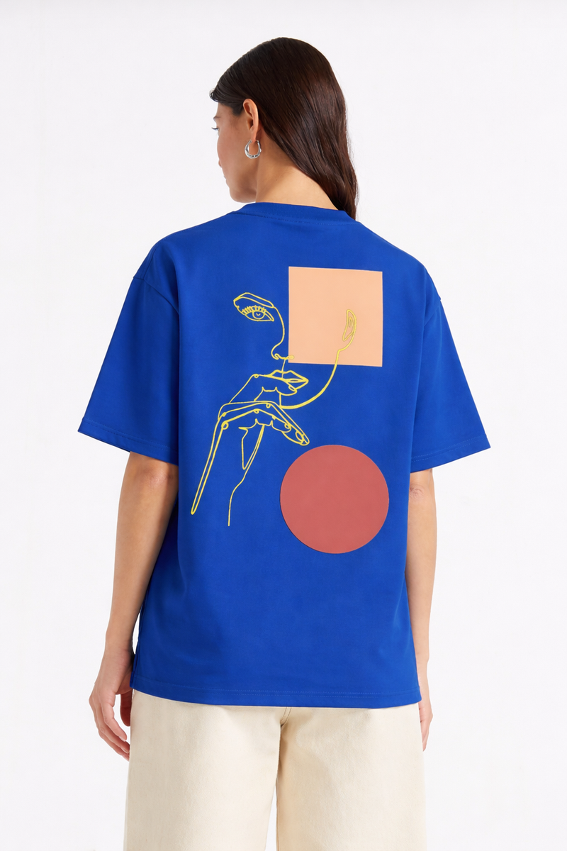 T-shirt oversize Rich.Art avec broderie artistique représentant un visage féminin pensif en style minimaliste au dos