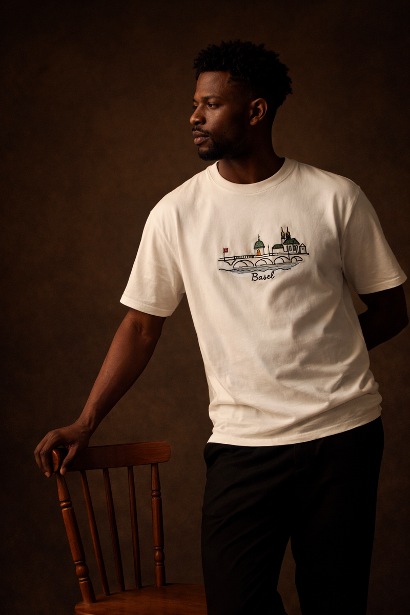 T-shirt blanc avec broderie représentant la ville de Bâle en Suisse sur la poitrine