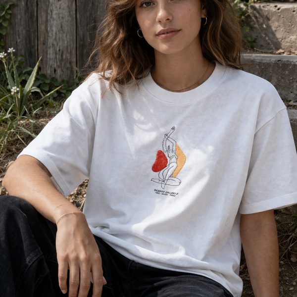T-shirt – Broderie Femme Assise