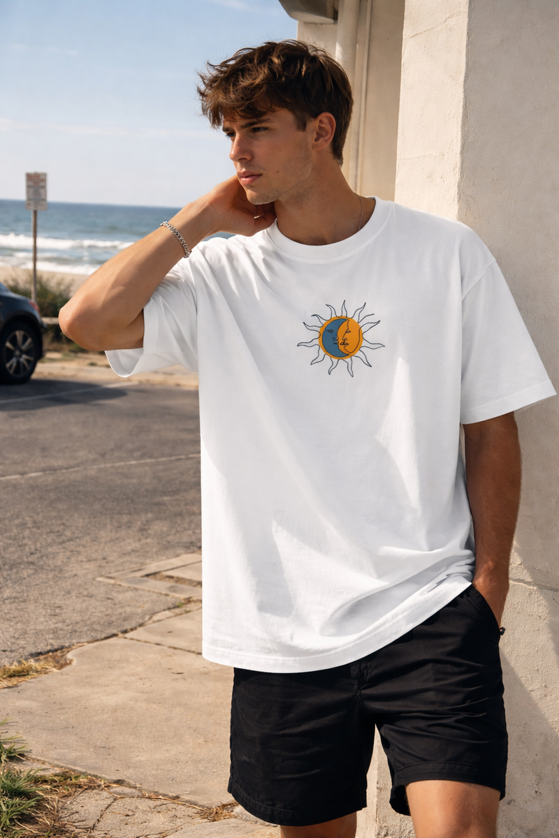 🟡 PRÉCOMMANDE: T-shirt Minimaliste Brodé 100% Coton – Design Soleil/Lune Ma boutique